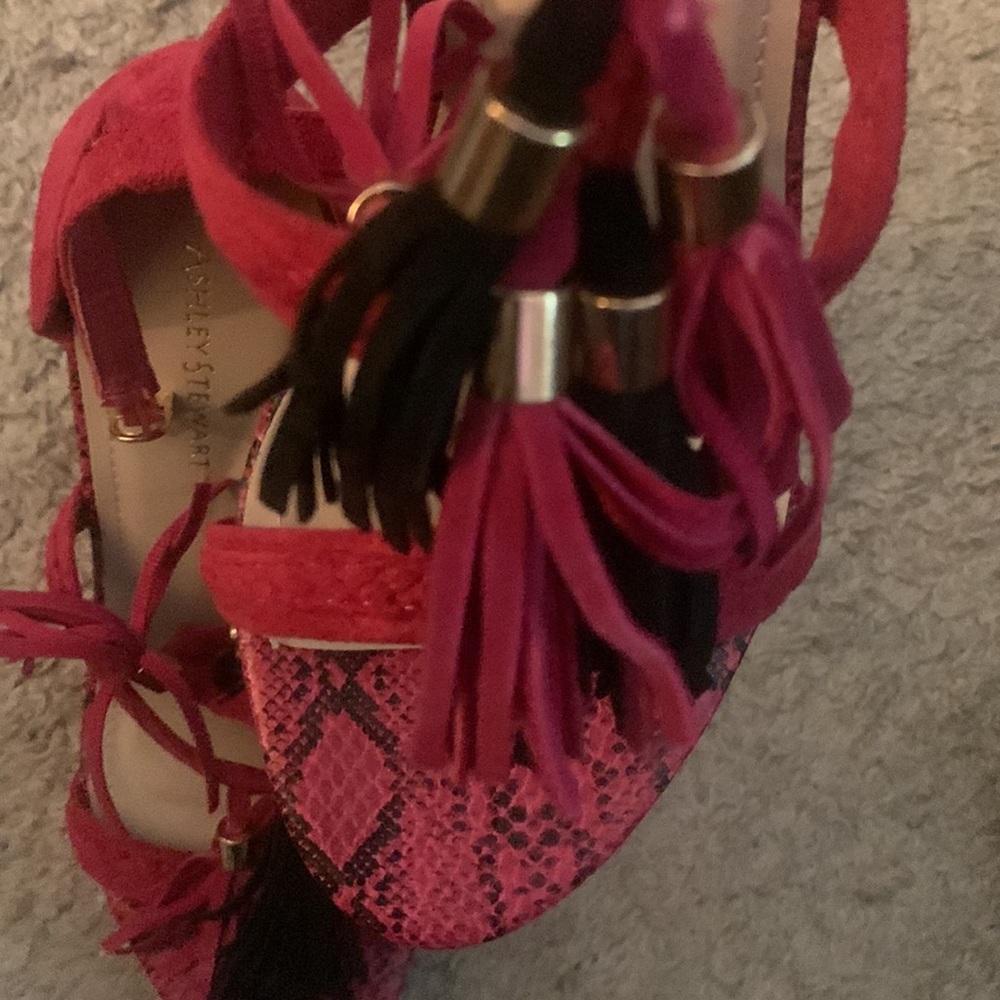 9w fuchsia wedge. Very unique! - Picture 4 of 4